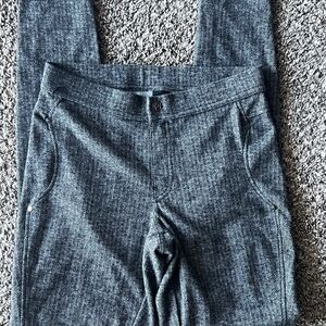 HUE Black and Gray Patterned Pants